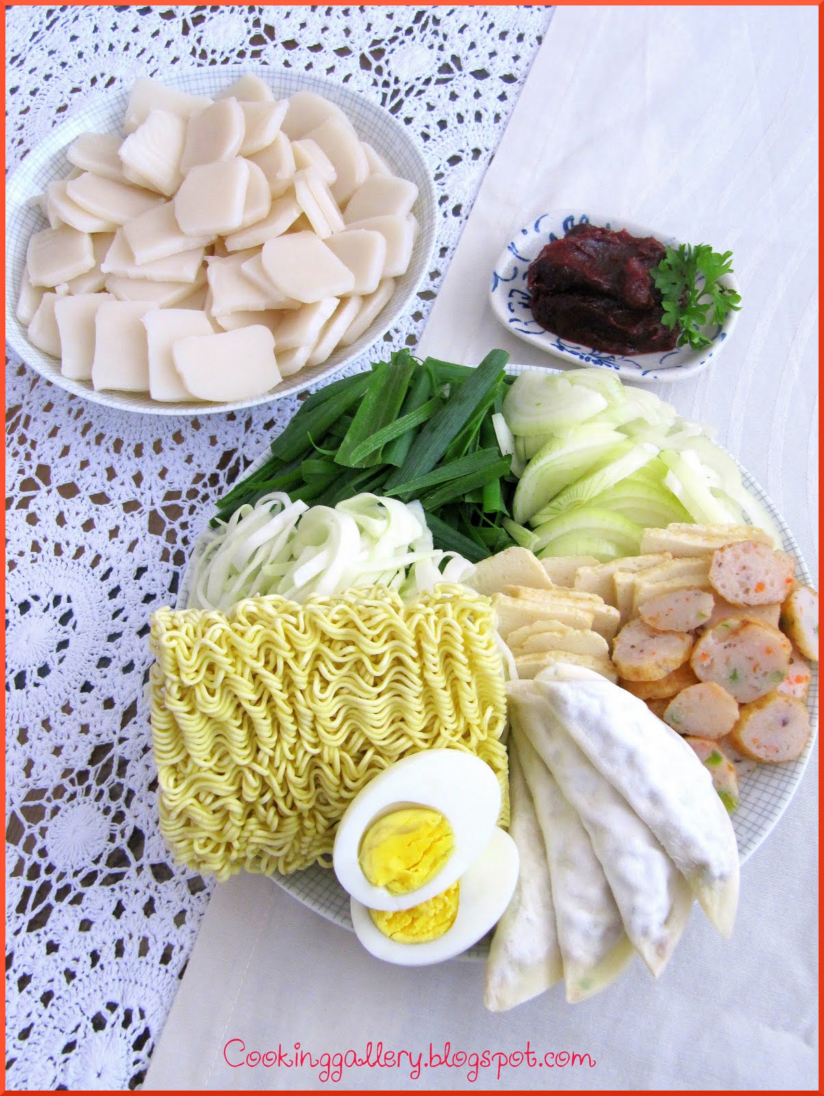 Rabokki Korean Rice Cakes with Ramen Noodles Cooking Gallery