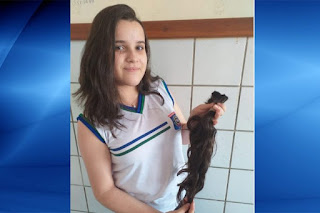 Caculé: Adolescente de 12 anos corta cabelo para doar a instituição que apoia pacientes com câncer Caculé: Adolescente de 12 anos corta cabelo para doar a instituição que apoia pacientes com câncer