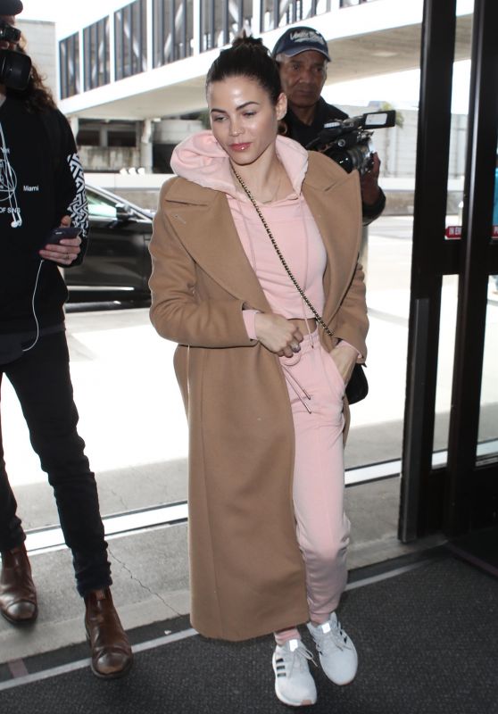 Jenna Dewan Cliked in Travel Outfit At Airport in LA Feb 2019