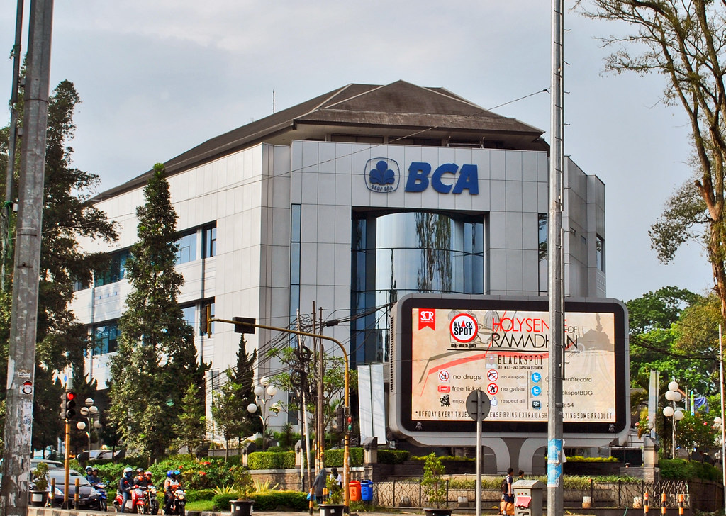 Besaran Gaji Pegawai Bank BCA Terbaru 2021 MisterSongga
