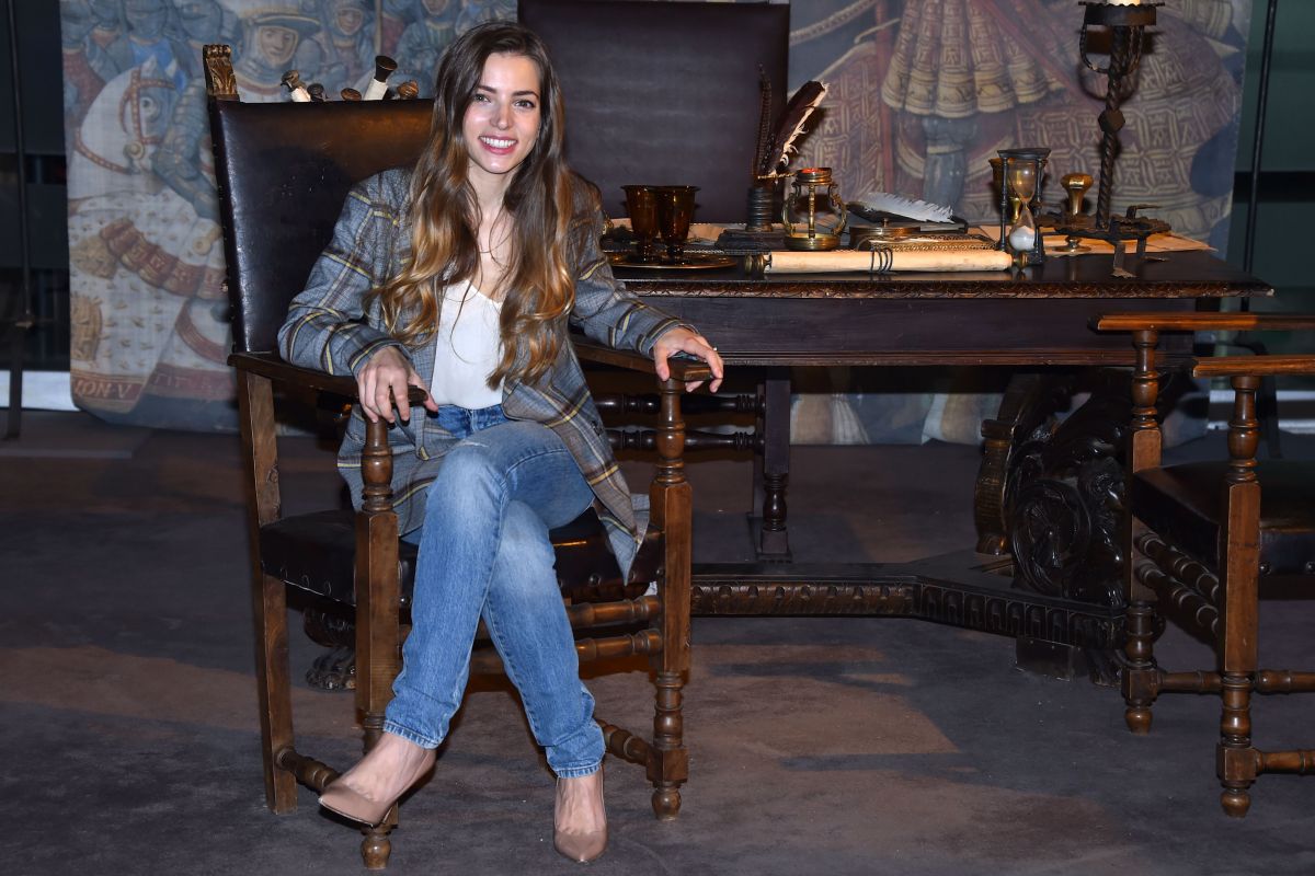 Aurora Ruffini Clicks at Medici Show Photocall in Rome 29 Nov-2019