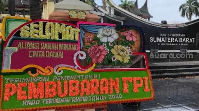 Heboh Karangan Bunga FPI Bubar di Padang: Dipesan OTK, Bertahan 1,5 Jam