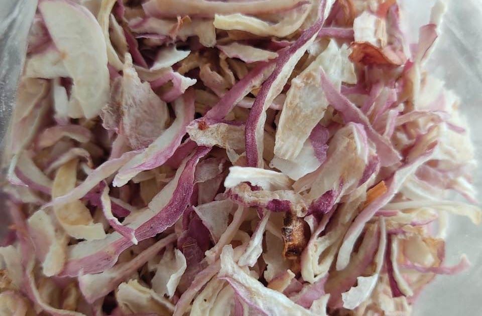 Dry onion flakes, & onion powder from IPUL Brand