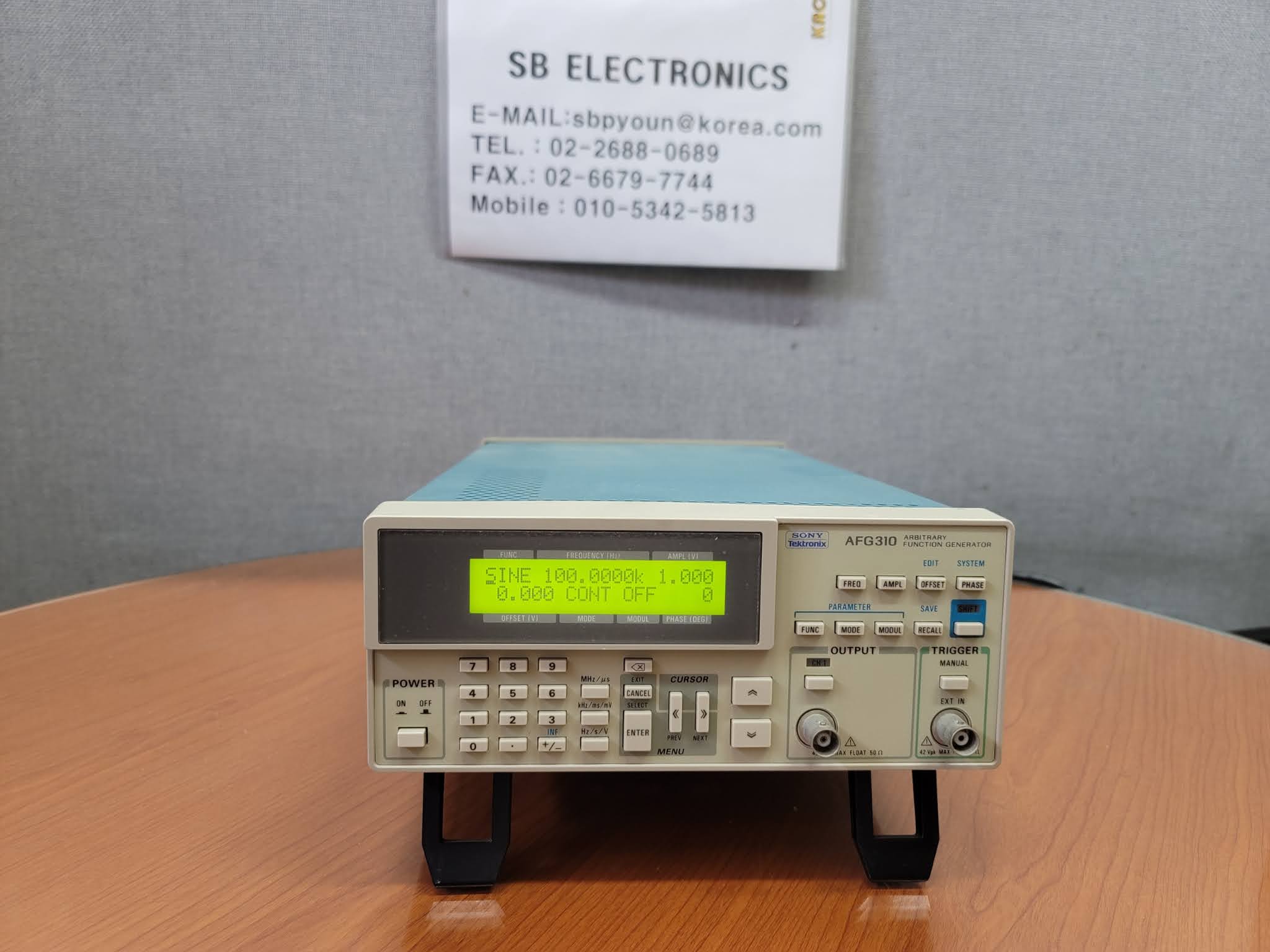 TEKTRONIX FUNCTION GENERATOR AFG310/AFG320(STOCK)