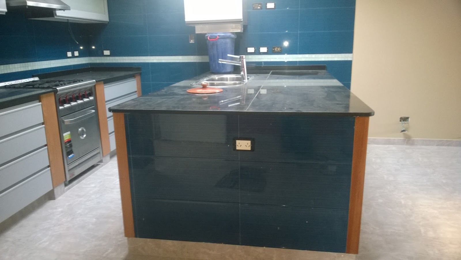 SUCARPINTERIAORG: Cocina en azul y gris perla 2