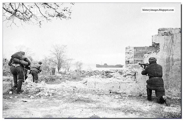 Street fighting  Kerch. 1943