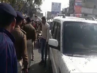 जमुई में कन्हैया कुमार के काफिले पर हमला, गुस्साए लोगों ने अंडे फेंके जमुई में कन्हैया कुमार के काफिले पर हमला, गुस्साए लोगों ने अंडे फेंके