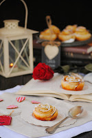 Flores de hojaldre con manzana y canela Flores de hojaldre con manzana y canela
