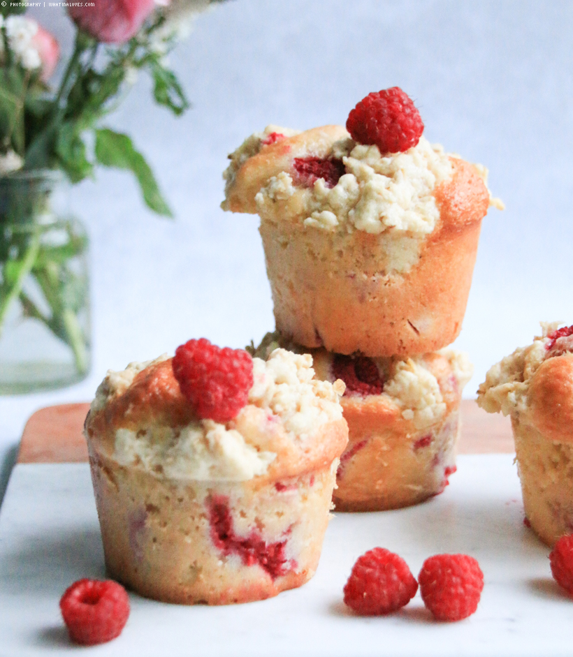 Himbeermuffins mit weißer Schokolade