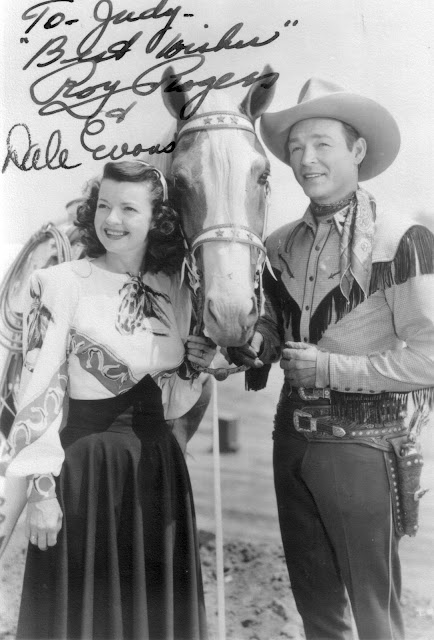 28 Amazing Vintage Photos Show the Sweet Love of Roy Rogers and Dale ...