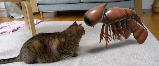 Imagen muestra la comparación de tamaño entre un antiguo crustáceo y un gato