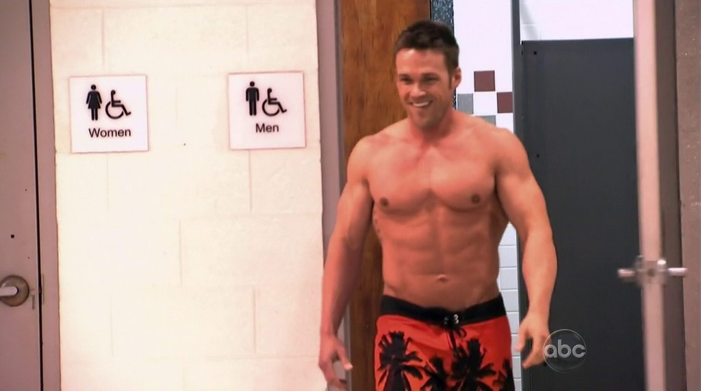 Chris Powell Shirtless in Extreme Makeover Weight Loss Edition s1e03