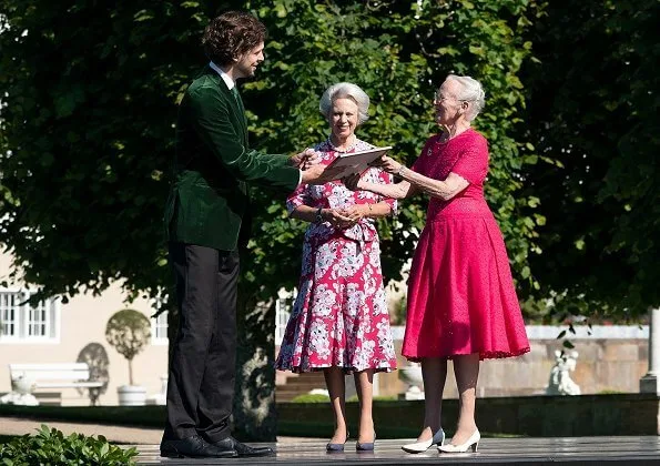 Summer floral dress and fuchsia dress. Fredensborg castle