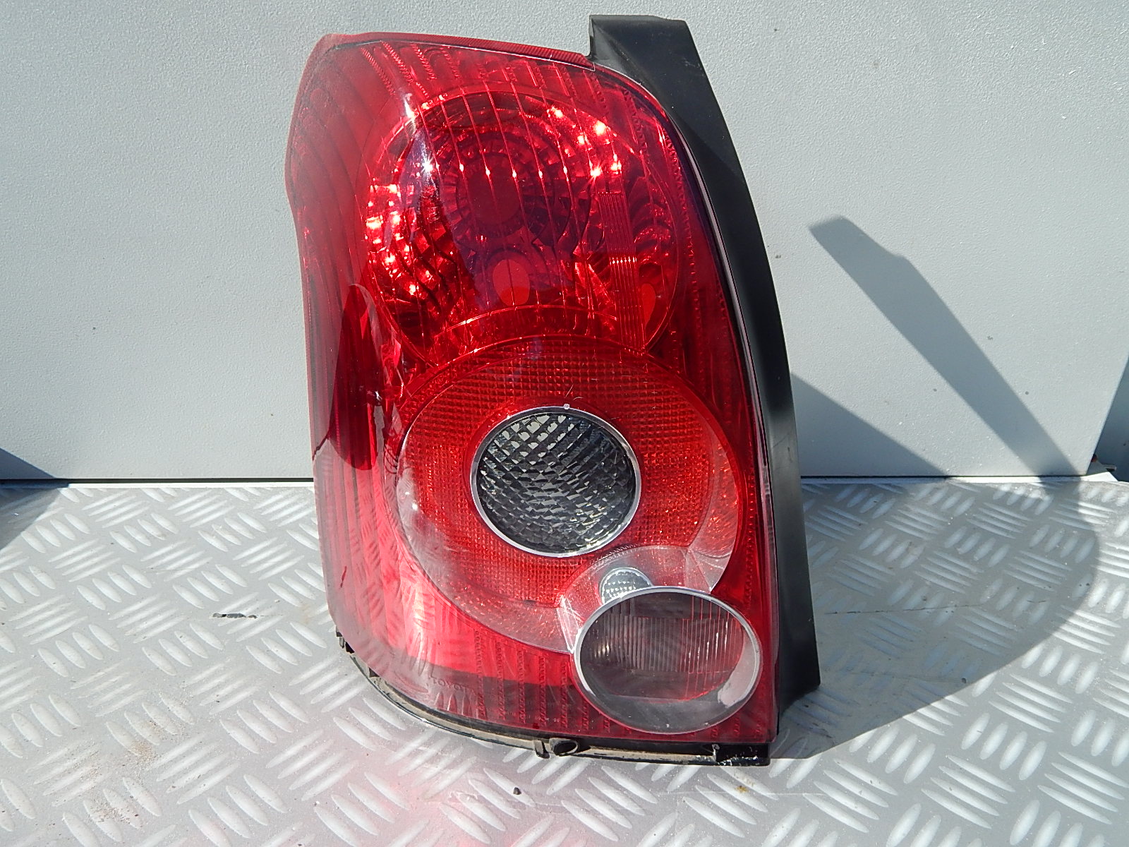 Naprawa świateł samochodowych Toyota Avensis T25 lift