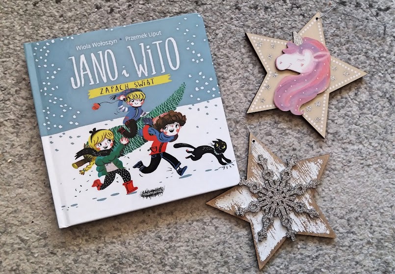 Książki od wydawnictwa Mamania: "Jano i Wito. Zapach świąt", "Domki" oraz seria o Spocie