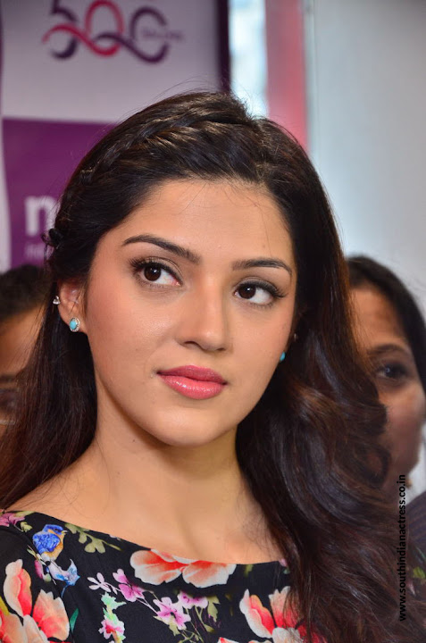 Mehreen Pirzada at Naturals Salon launch