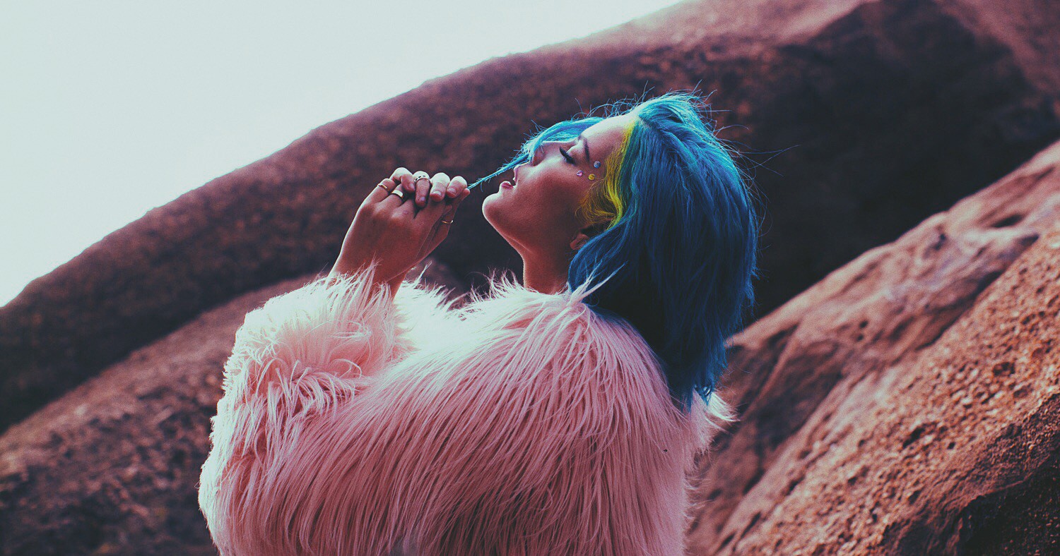 Halsey canta "Colors" al Tonight Show di Jimmy Fallon ~ Booklet Music