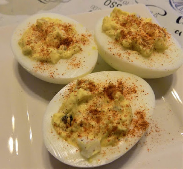 this is how to make deviled eggs with a secret ingredient it also has paprika on top!