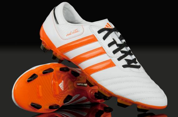 sepatu bola dan futsal: sepatu bola adidas original murah