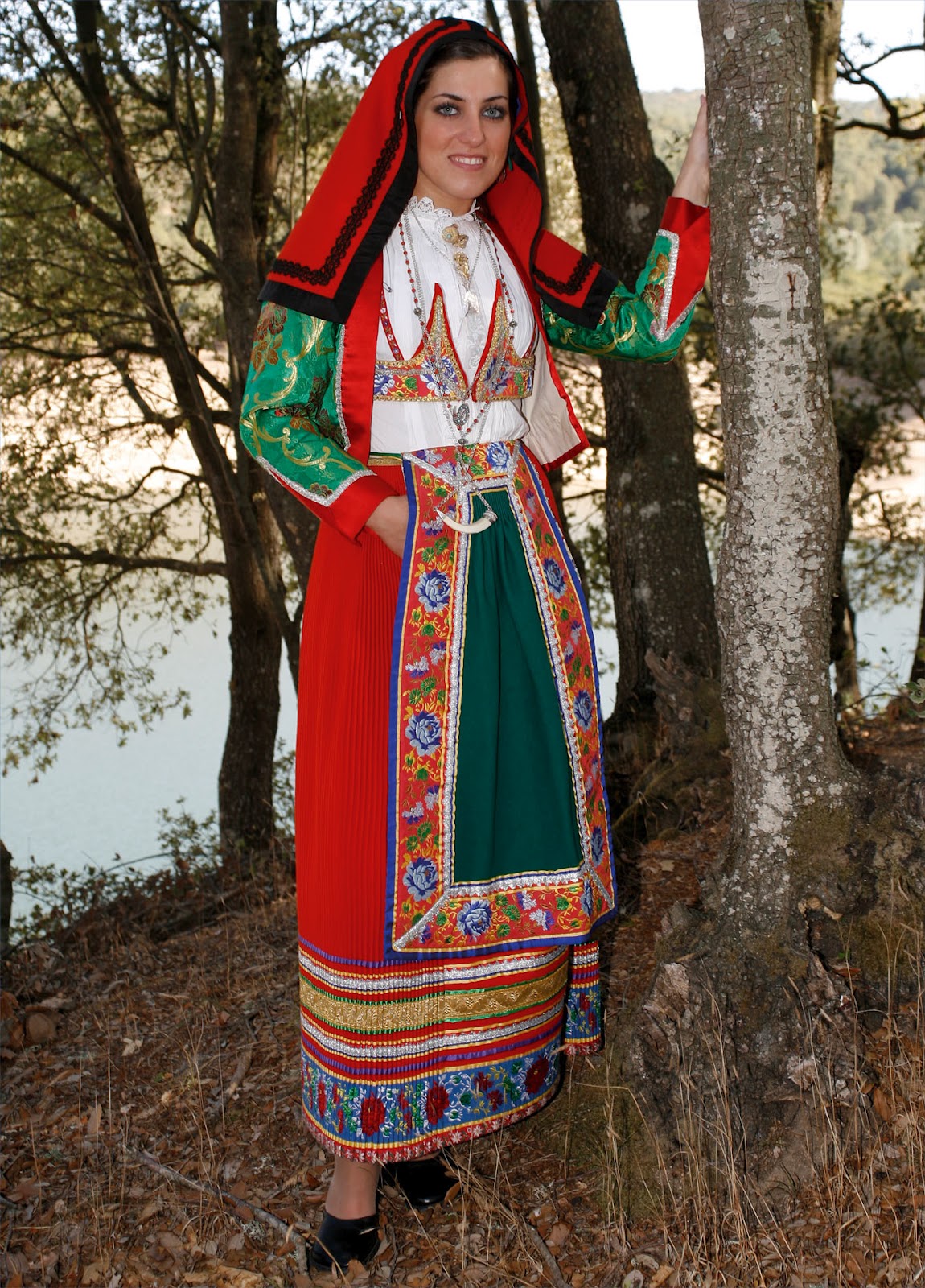 Sardinian traditional costumes - Page 7