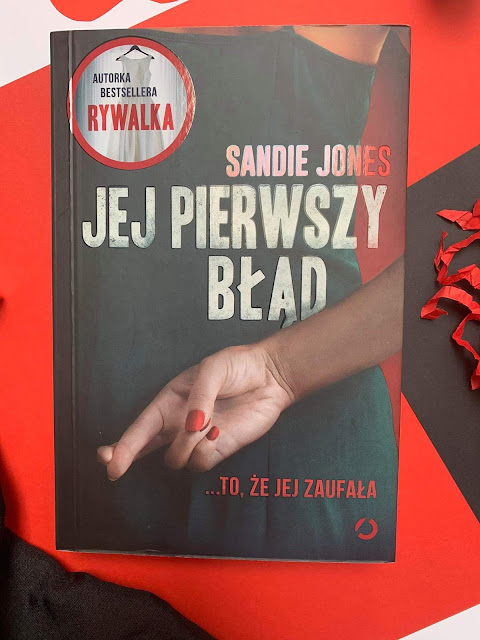 "Jej pierwszy błąd" Sandie Jones