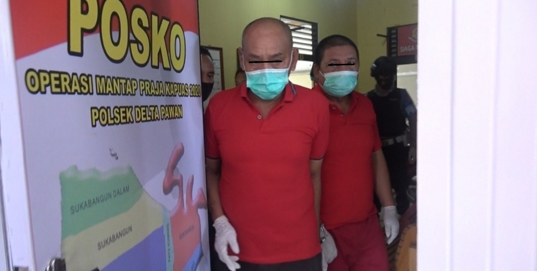 Tengah Asyik Ngopi Sambil Main Togel, BapakBapak di