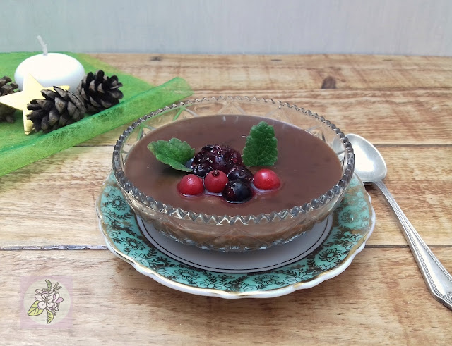 Crema Vegana de Chocolate y Frutos Rojos para Navidad.