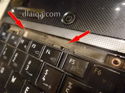 debu dan kotoran pada bagian bawah cover keyboard