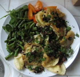 ravioli, green beans, tomato