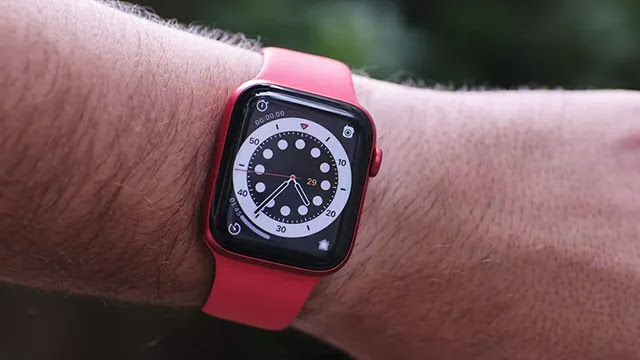 iOS 14.5 tente de résoudre le problème du masque d'identification faciale avec votre Apple Watch iOS 14.5 tente de résoudre Face ID sur Apple Watch avec prise en charge des contrôleurs PS5 et Xbox Series X.