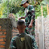 Prajurit Satgas TMMD Ke-106 Kodim 0422/LB Jalin Keakraban Bersama Masyarakat dalam Gotong Royong