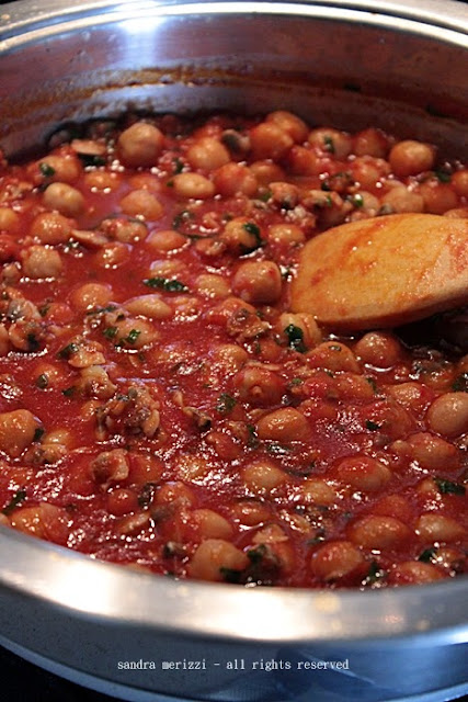 RICETTA SUGO VONGOLE E CECI