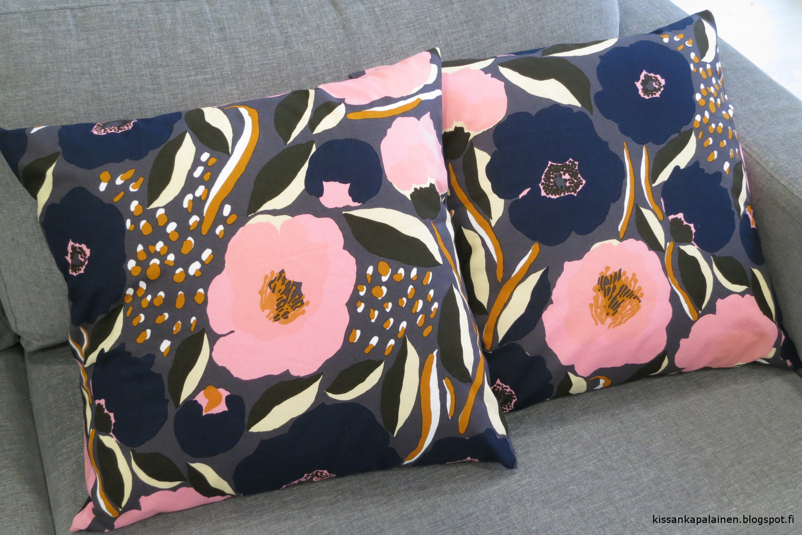 Kissankäpälä Rosarium tyynynpäälliset. Marimekko pillow covers