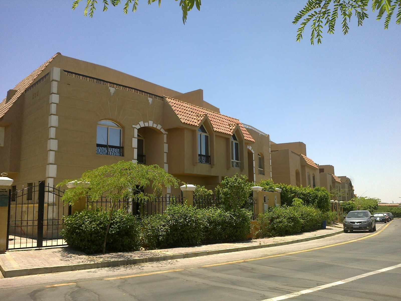 Rent Villa Twinhouse at 6th October 5 bedrooms inside compound Mena garden City Buy or Rent