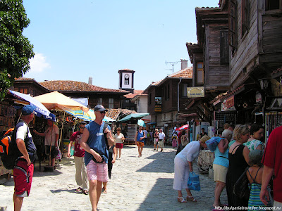 Торговля на улицах Старого Несебра, Болгария