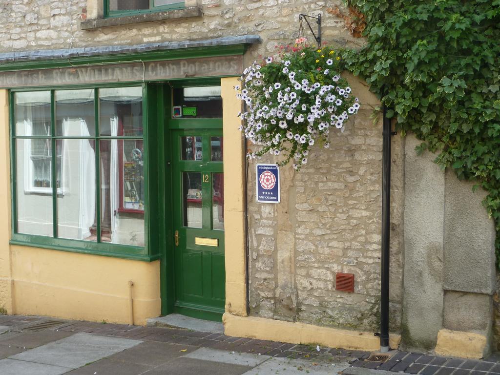 The Holiday Cottages Courtyard Apartment, Shepton Mallet, Somerset
