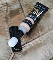 review NYX Born to Glow Naturally Radiant Foundation