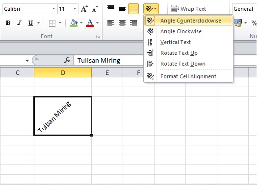 membuat tulisa miring melalui ribbon di excel