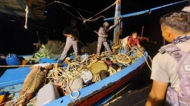 Lagi-Bakamla-RI-Tangkap-Kapal-Vietnam-Pencuri-Ikan-di-Natuna