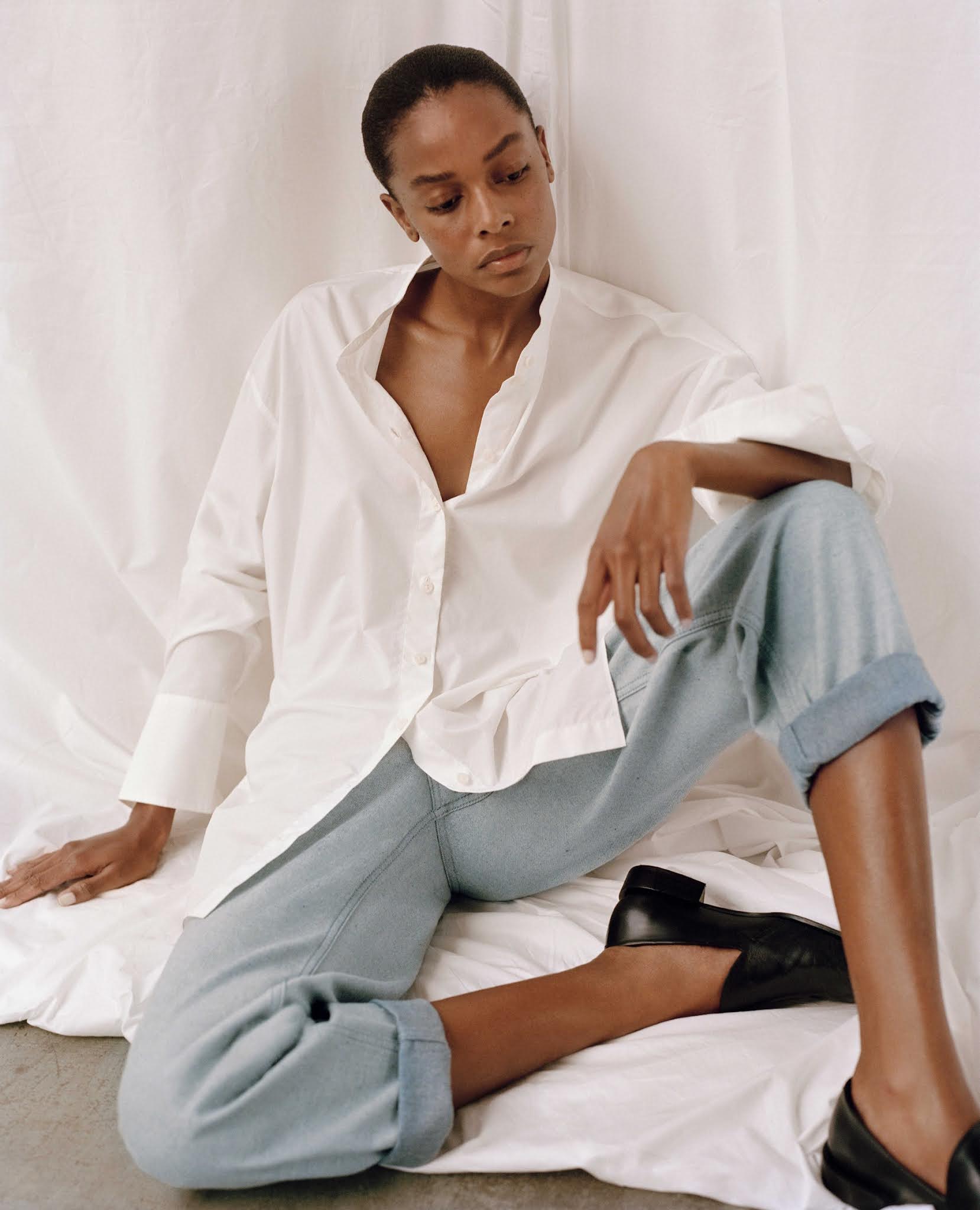 5 Minimalist Fall Outfit Ideas — Capsule Wardrobe with white button-down shirt, straight-leg cuffed jeans, and black loafers
