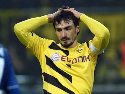 Manchester United transfer news and rumours: Late bids for Mats Hummels and Radja 