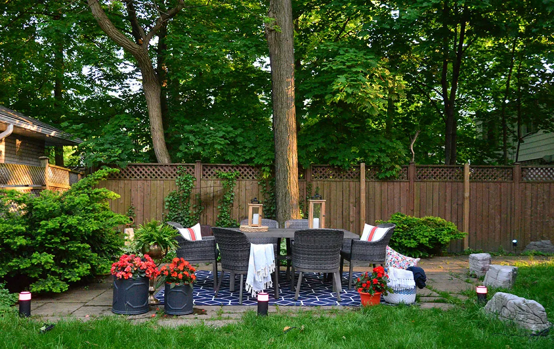 outdoor backyard dining, summer entertaining tips, philips hue outdoor bollard and spotlights