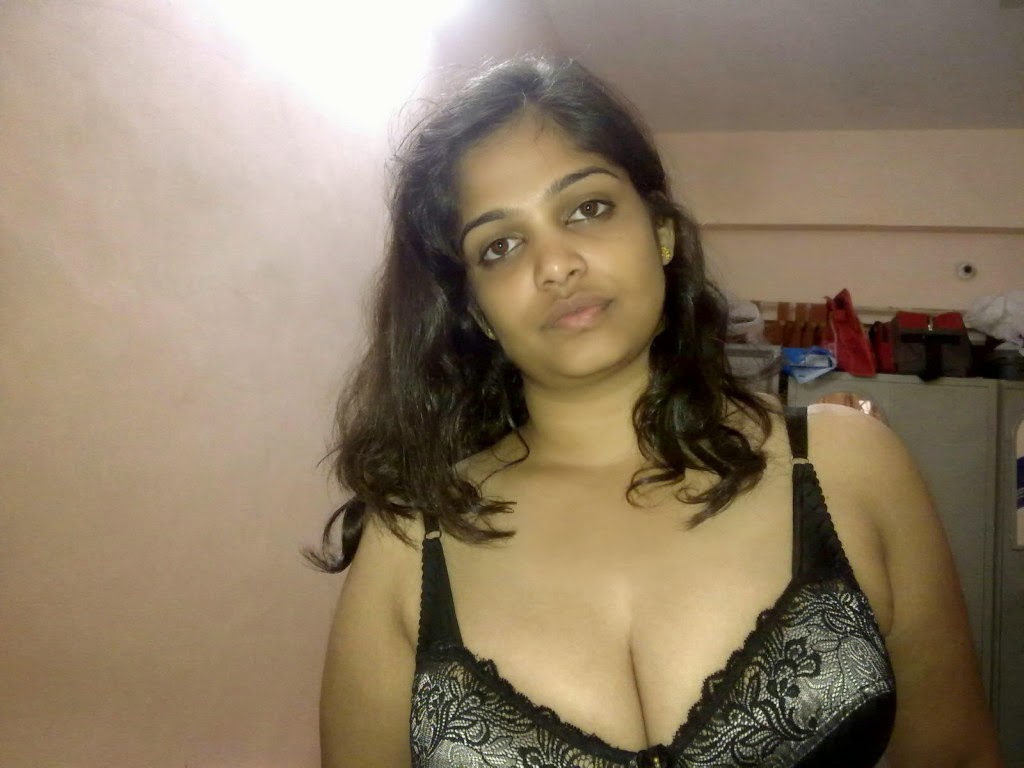Hot And Sexy Desi Girls And Aunties Pictures-8062