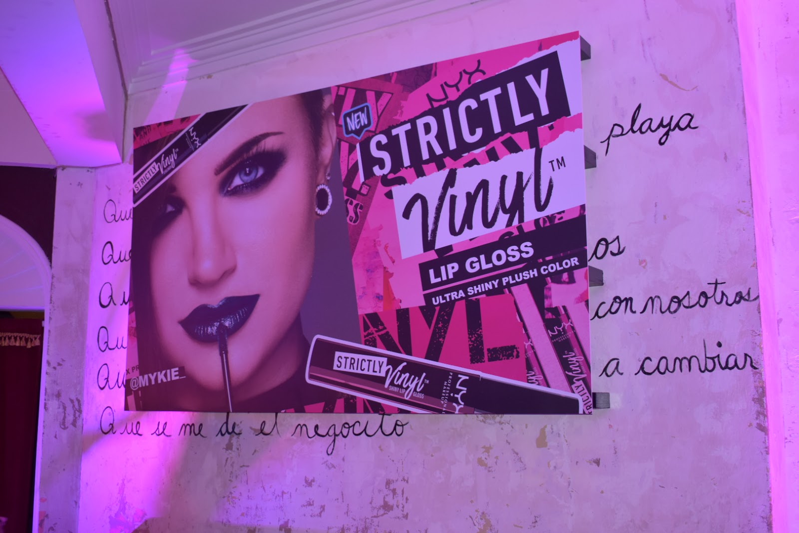 NYX Vinyl Club Event - Fashionista Fuera de la Ciudad