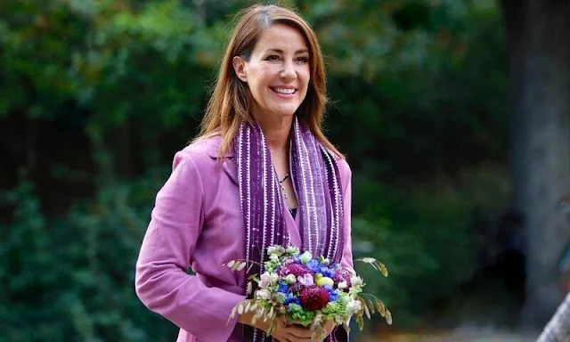 Princess Marie wore a new pink coat from Stine Goya, and ankle boots by UFO. She wore a necklace by Christine Hvelplund