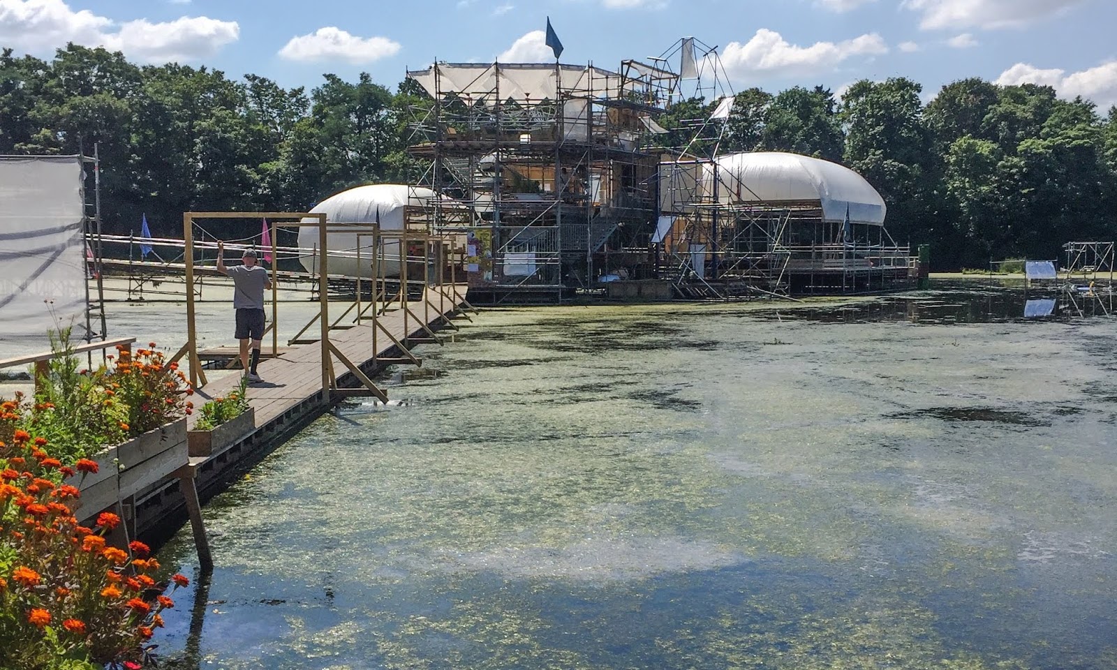 FLOATING UNIVERSITY BERLIN  – BERLIŃSKI UNIWERSYTET NA WODZIE