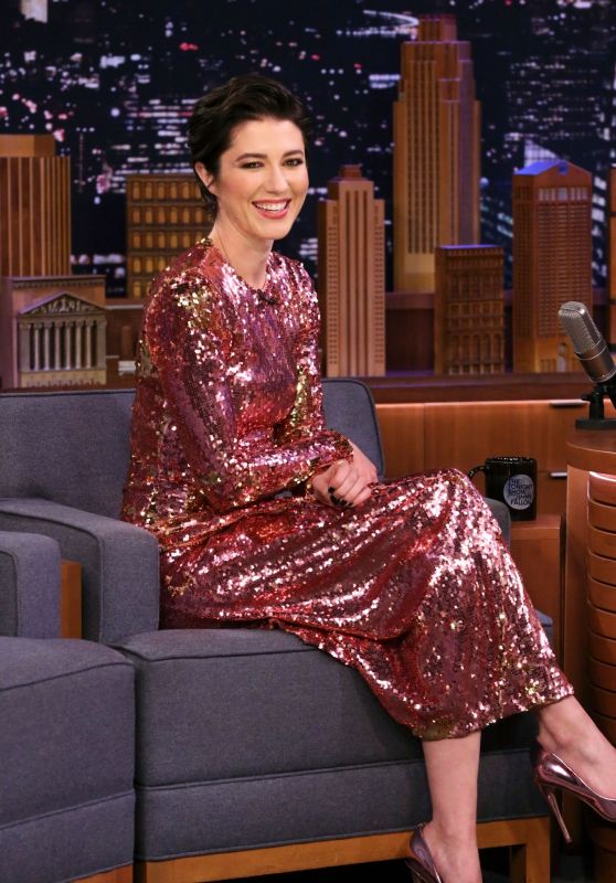 DC COMICS AND ARROWVERSE : The Huntress Star Mary Elizabeth Winstead