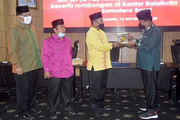 LPTQ Kutai Kartanegara Dapat Oleh oleh dari Padang