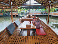 The boat cafe and resto Curup: sensasi makan diatas perahu The boat cafe and resto Curup: sensasi makan diatas perahu
