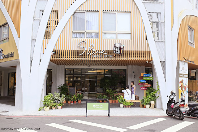 台中綠園道,童話森林風格,夏爾綠園道店,早午餐,歐式莊園,炭烤骰子牛,暴力奶昔,台中,夏爾餐酒館